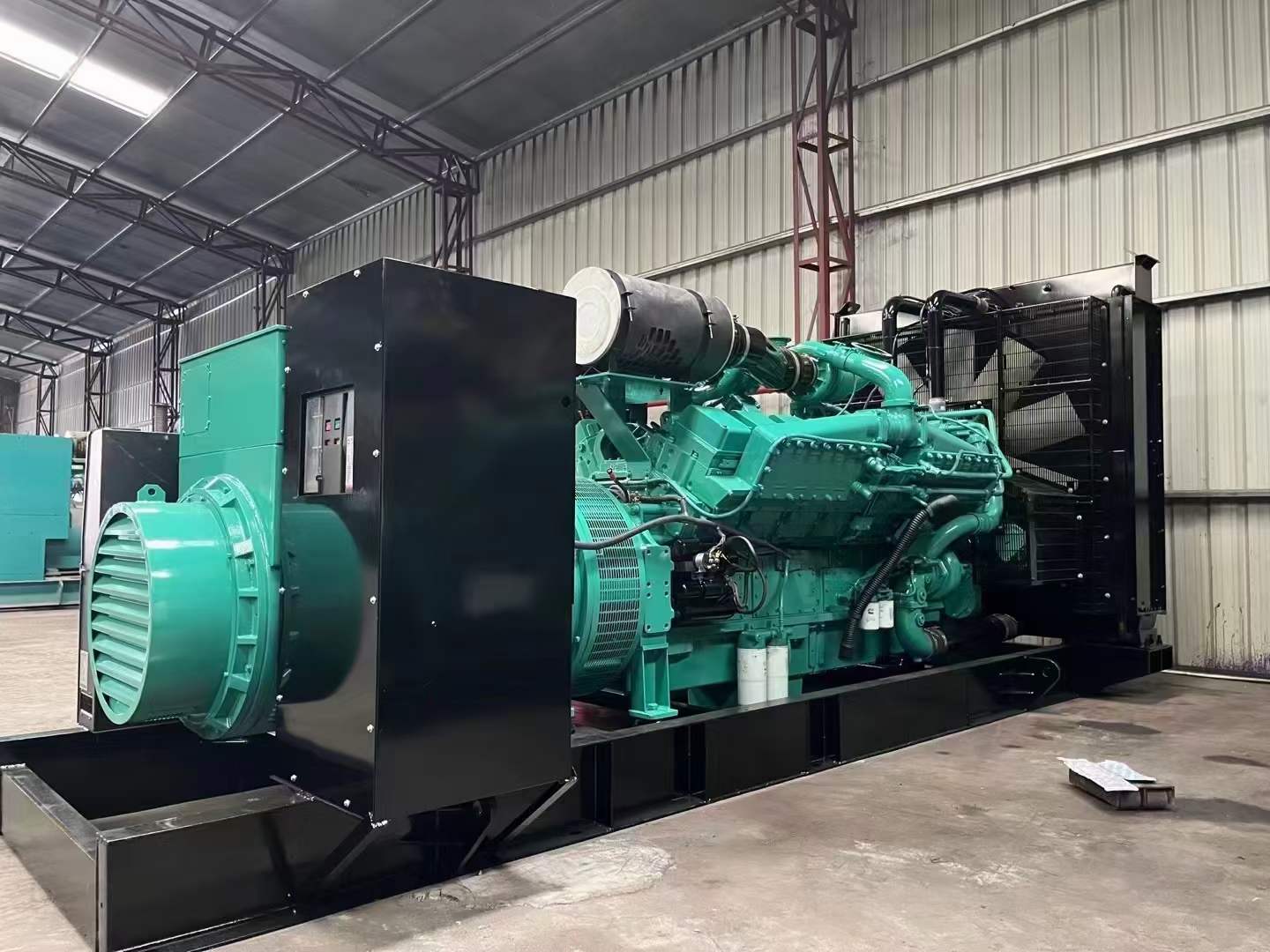 平利如何降低 800kW 柴油发电机输出电流的波动？