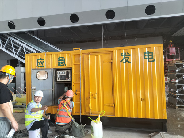 平利怎样判断空气滤清器是否需要更换？